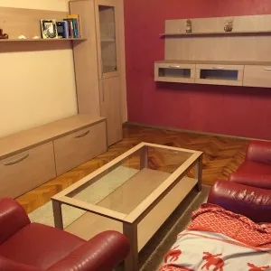 dulap de dormitor cu uși glisante și oglindă integrată